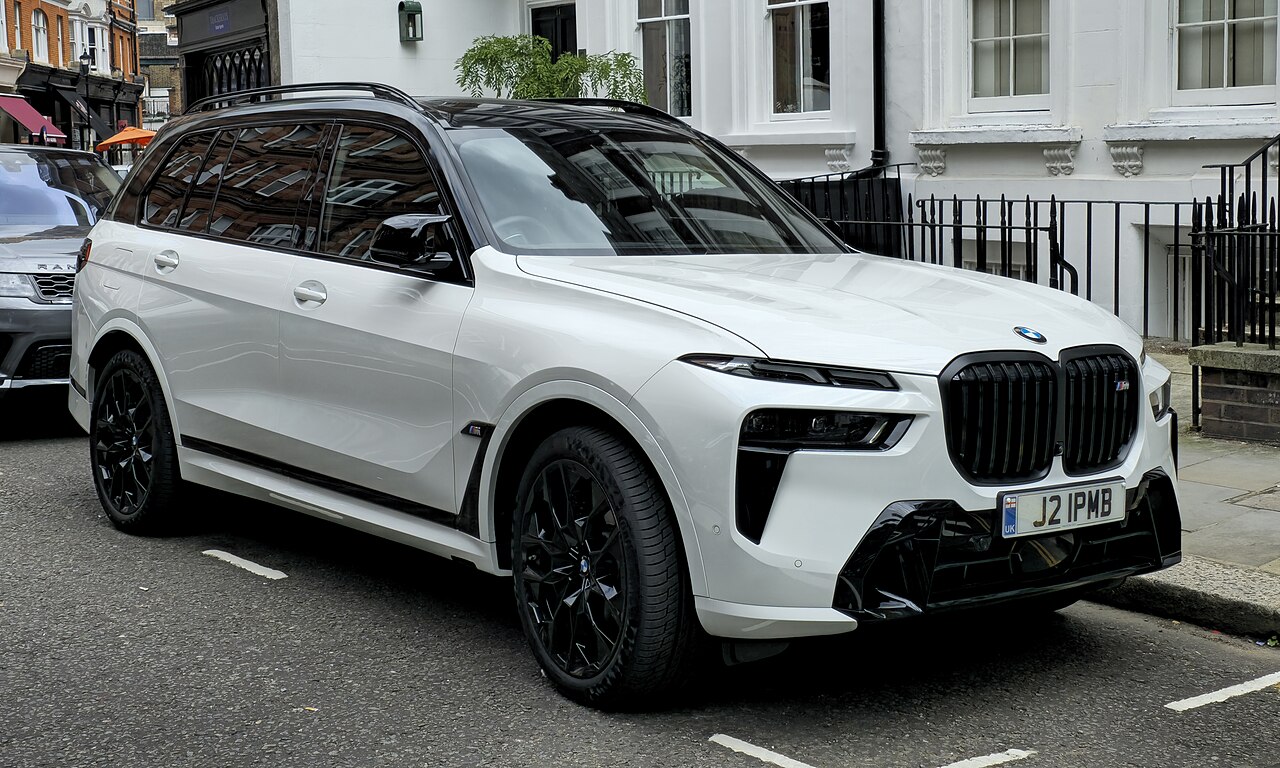 X7 M60i photo