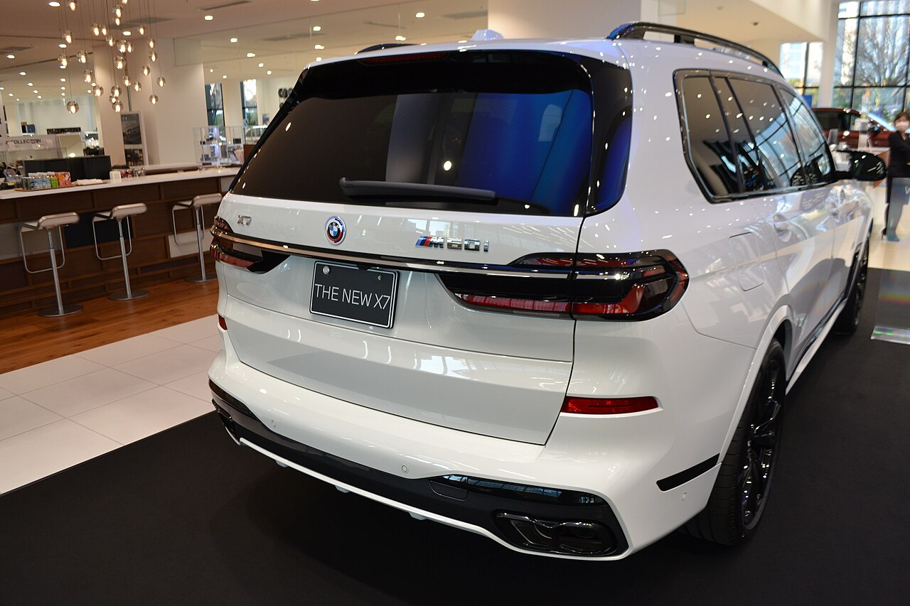 X7 M60i preview 4