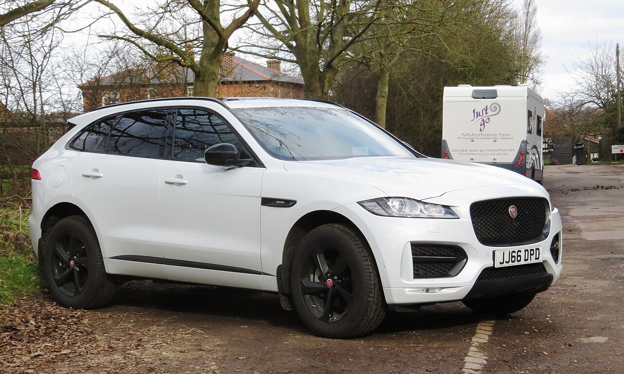 F-Pace photo