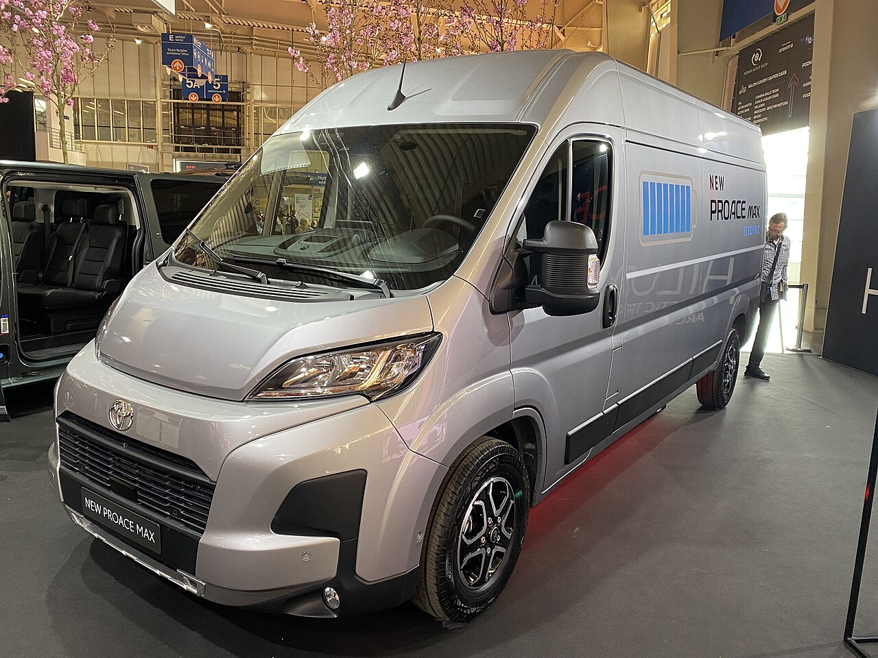 Proace Max photo